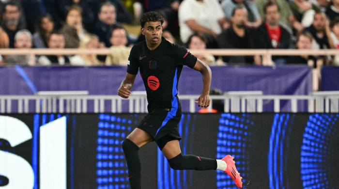 Lamine Yamal durante el partido ante el Mónaco.