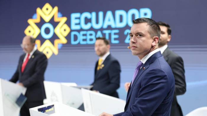 El debate contó con la participación de 16 candidatos.