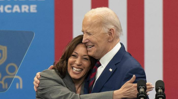 Fotografía de archivo en donde se ve a la vicepresidenta estadounidense, Kamala Harris, y el presidente de Estados Unidos, Joe Biden. EFE/Allison Joyce
