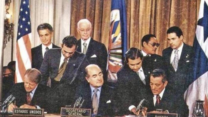 Carter y el exgeneral Omar Torrijos firmaron los tratados que aseguraron la devolución de la administración del canal a Panamá.