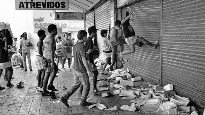 Imágenes durante la invasión estadounidense en Panamá, tomada por Juantxu Rodríguez.