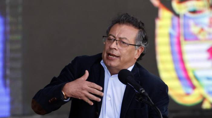 El presidente colombiano, Gustavo Petro, habla durante una concentración de seguidores este jueves en la Plaza Bolívar de Bogotá (Colombia).