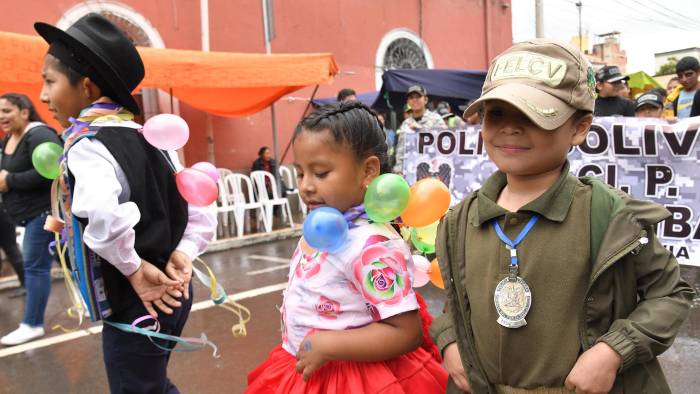 La iniciativa fue promovida por la Fundación Voces Libres, que trabaja en la defensa de las mujeres y niños que sufren violencia y pobreza, y la Policía.