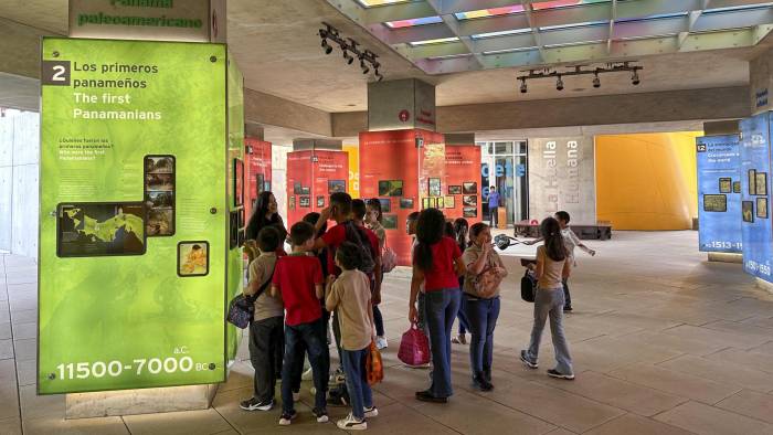 Estudiantes visitan el Biomuseo durante la inauguración de la primera edición de Mi experiencia en el museo, este jueves 21 de noviembre en Ciudad de Panamá.