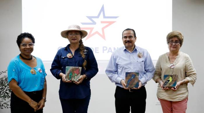 Anayansi Pérez, Sabina Torres, Gerardo Berroa y María Elena Almengor