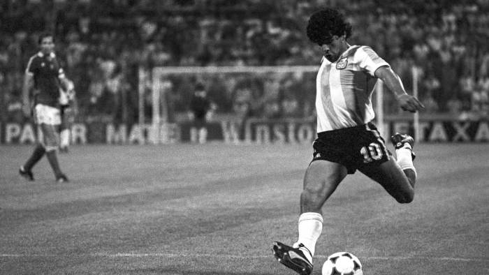 El centrocampista argentino Diego Armando Maradona, en una imagen de archivo de 1982 | EFE