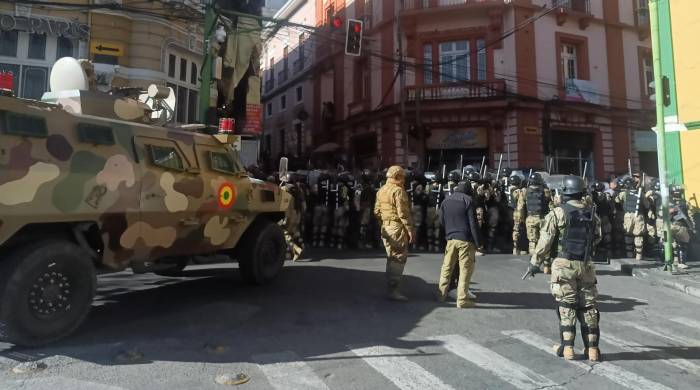 Un grupo de militares fue captado con sus tanques frente a la sede del Gobierno de Bolivia.