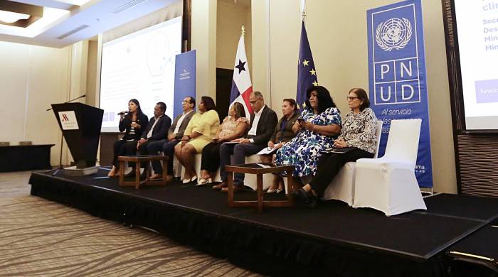 Fotografía de los panelistas durante la presentación de la segunda Contribución Determinada a Nivel Nacional (CDn2), este viernes en Ciudad de Panamá.