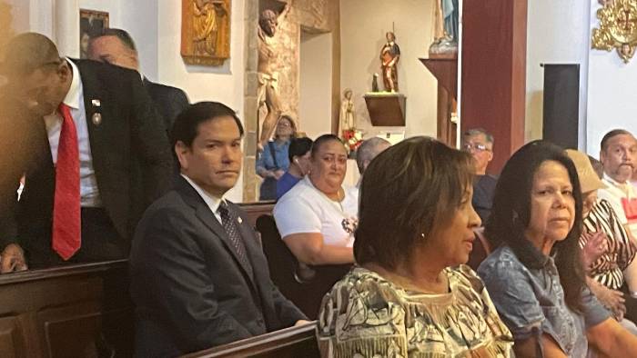 Rubio asistió a la misa de las 8:00 a.m. en la iglesia de La Merced, en el Casco Antiguo.