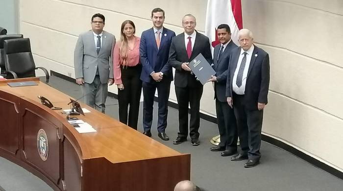 El pleno legislativo ratificó a Eduardo Carrasquilla como administrador de la ARAP y a Javier Suárez y Arturo Araúz como administrador y subadministrador de la Agencia Económica Panamá Pacífico.