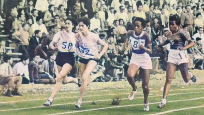 La capitalina Carlota Gooden (tercera a la derecha) fue la reina de la velocidad regional.