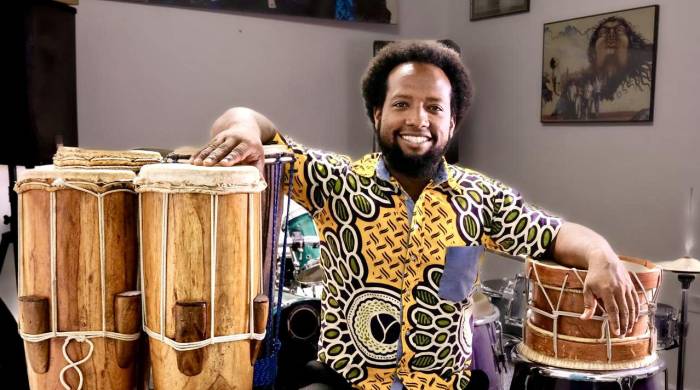 El cantabte y percusionista Eric Blanquicet .