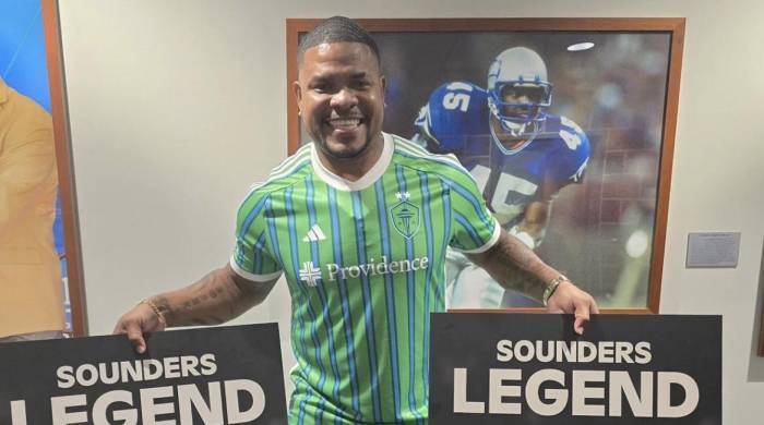 El panameño, Román Torres celebrando su homenaje del Seattle Sounders.