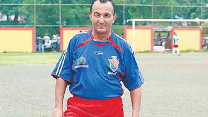 José De Bello jugó fútbol, inclusive, en las ligas de veteranos y gubernamentales, donde también se destacó.