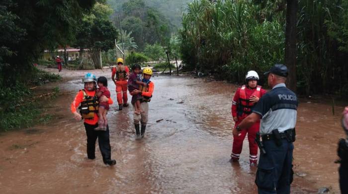 Fuertes lluvias movilizan operativos de emergencia en Coclé, Chiriquí y la comarca Ngäbe-Buglé