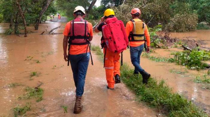 Panamá bajo alerta roja, inundaciones causan evacuaciones masivas