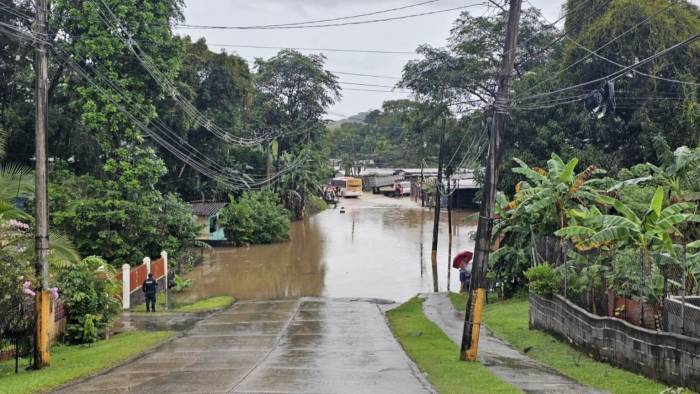 Desbordamiento de la quebrada Santa Teresa en Ciudad Bolívar.