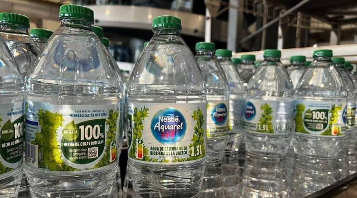 Nestlé ha logrado elaborar todos los envases de 0,75 cl y 1,5 litros de su marca de agua con plástico reciclado.
