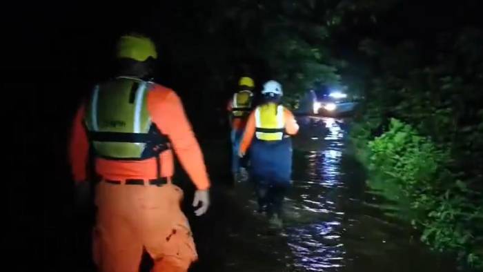 El personal del Sinaproc inspecciona el sector del río La Villa.