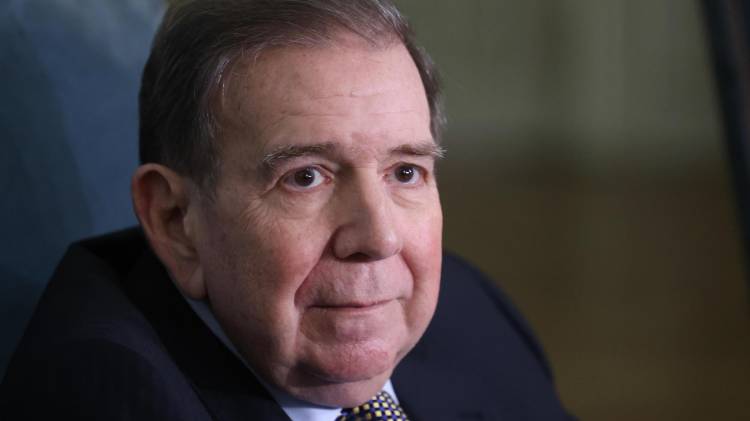 El líder opositor venezolano Edmundo González Urrutia participa en una rueda de prensa este sábado, en el Palacio de San Martín sede de la cancillería en Buenos Aires (Argentina). EFE/ Juan Ignacio Roncoroni