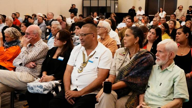 Agrupaciones participaron en un foro.