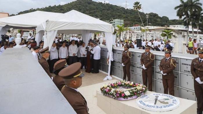 Actos protocolares del 2 de noviembre de 2019 en el Cementerio Amador.