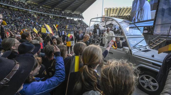 El papa Francisco durante la última jornada de su visita a Bélgica, en una misa en el estadio Heysel de Bruselas.