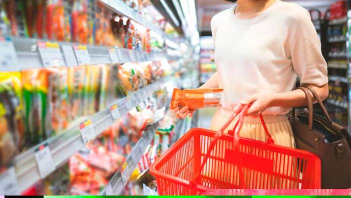 En las cadenas de los supermercados 99, la diferencia es de $13.24 y en los Riba Smith la variación es de $1.16.