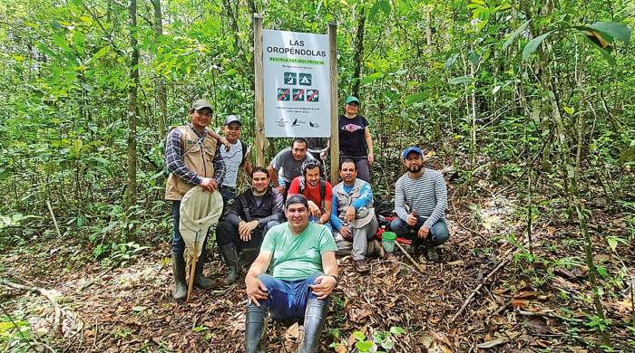 Estudiantes en el campo de trabajo.