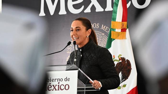 Fotografía cedida por la Presidencia de México, de la presidenta Claudia Sheinbaum, durante un acto protocolario este sábado, en Ciudad Juárez.