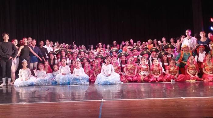 Escuela Nacional de Danzas celebra su 76 aniversario.