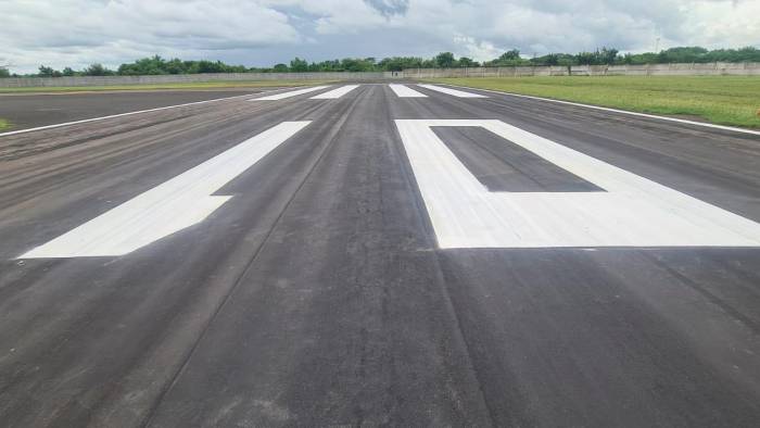 Vista de la renovada pista del aterrizaje del Aeropuerto Alonso Valderrama, ubicado en Chitré, provincia de Herrera.