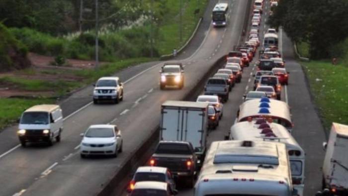 La Policía Nacional reiteró a los conductores la importancia de respetar las normas establecidas en el ‘Reglamento del Tránsito’.