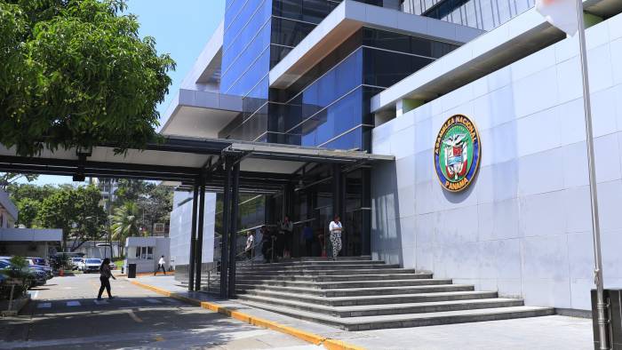 La Estrella de Panamá publicó este 27 de enero una investigación especial titulada “Asamblea otorga pagos secretos a suplentes de diputados”, la cual reveló el establecimiento de un “sistema” opaco de pagos a suplentes.